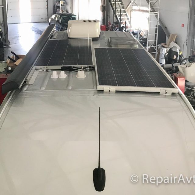 Установка панелей солнечных батарей на Mercedes Sprinter Grand Canyon 5