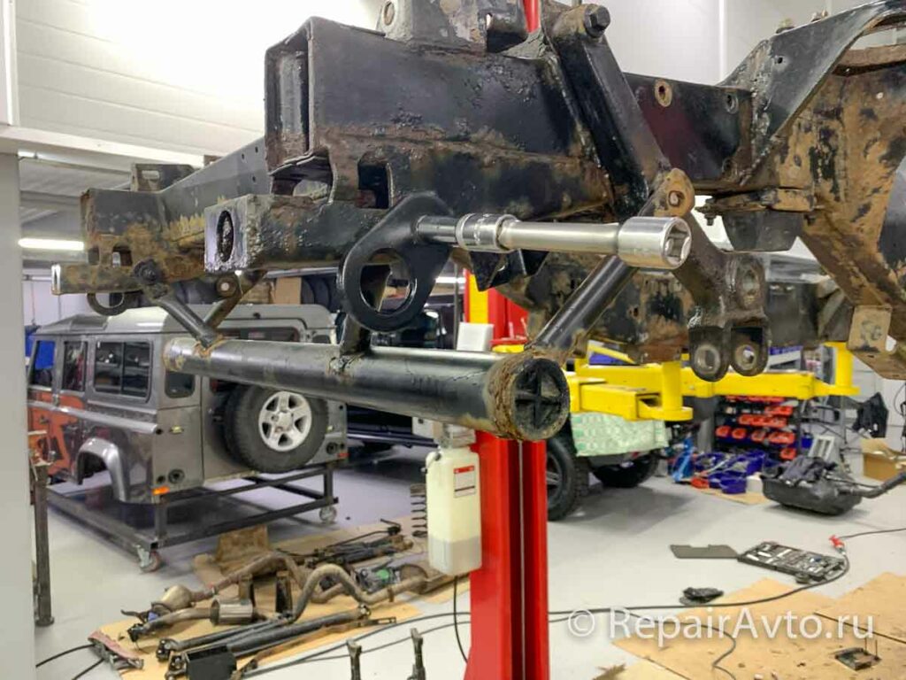 Подготавка рамы Land Rover Defender к ремонту