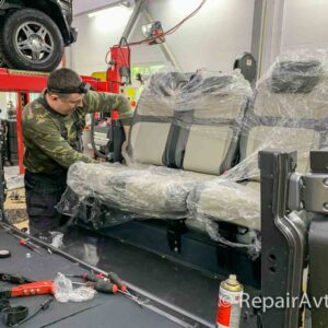 Установка сидений на Land Rover Defender Cabriolet